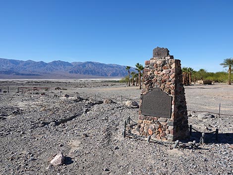 49'ers Gateway Monument